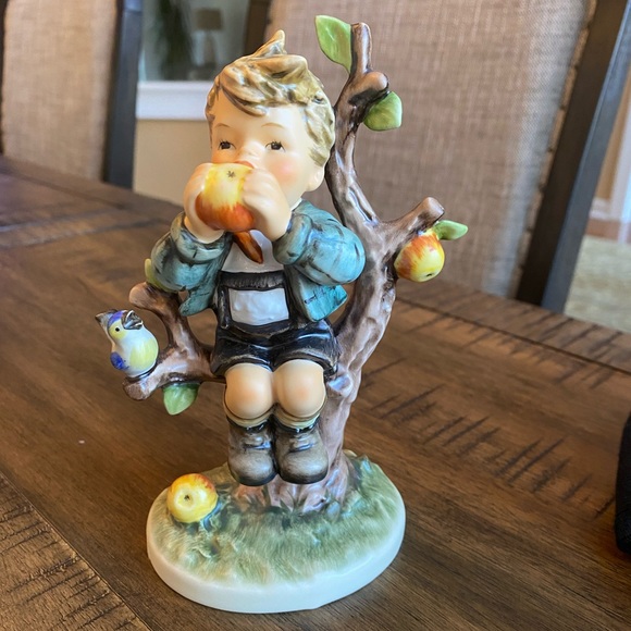 An Apple A Day Hummel